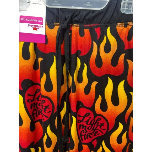 Way To Celebrate Valentine's Day Light My Fire Black Soot Flames Men's Size Smal - Picture 4 of 9